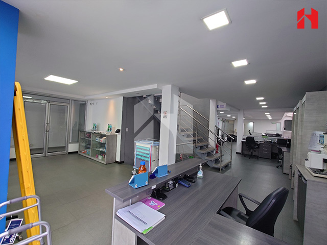 Vendo en Cuenca – Sector Av. 10 de Agosto Edificio Comercial Rentero con producción mensual $6000 (ED3901)