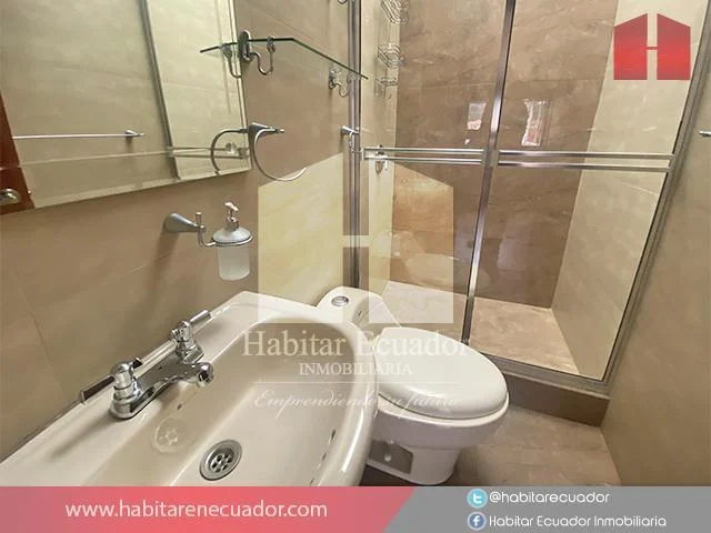 Arriendo Suite con terraza en Cuenca sector Av.12 Octubre (AR3319)