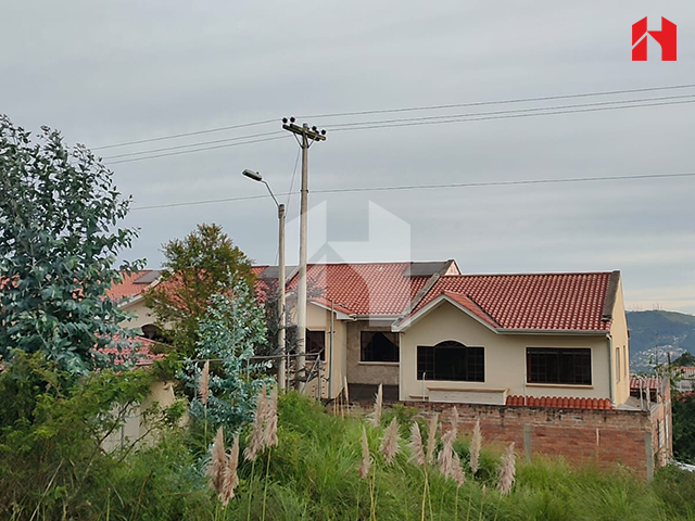 Vendo amplia casa en #Cuenca – Sector Y Cebollar (CV3971)