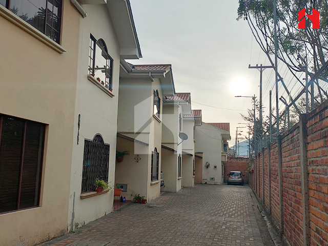 Vendo amplia casa en #Cuenca – Sector Y Cebollar (CV3971)