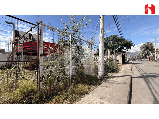 Vendo terreno en Cuenca – Sector Isabela Católica (ST3988)