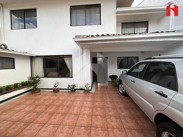 Vendo casa en Cuenca – sector Av. Ordoñez Lasso (CV3989)
