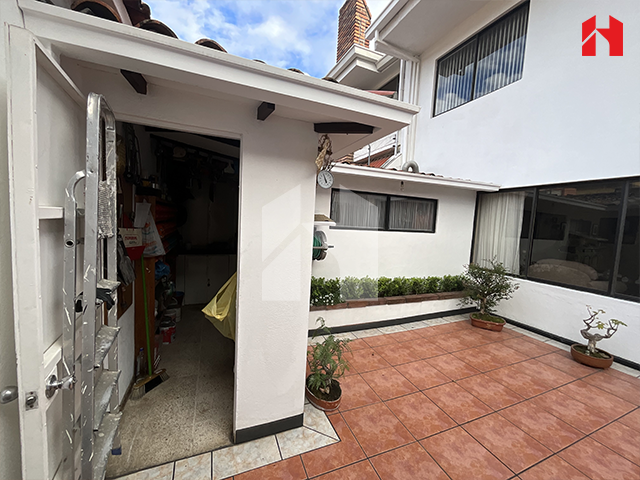 Vendo casa en Cuenca – sector Av. Ordoñez Lasso (CV3989)