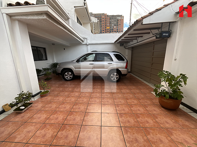 Vendo casa en Cuenca – sector Av. Ordoñez Lasso (CV3989)