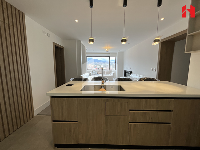 Vendo suite excelente ubicación en Cuenca –  sector Av. de las Américas (DP4008)