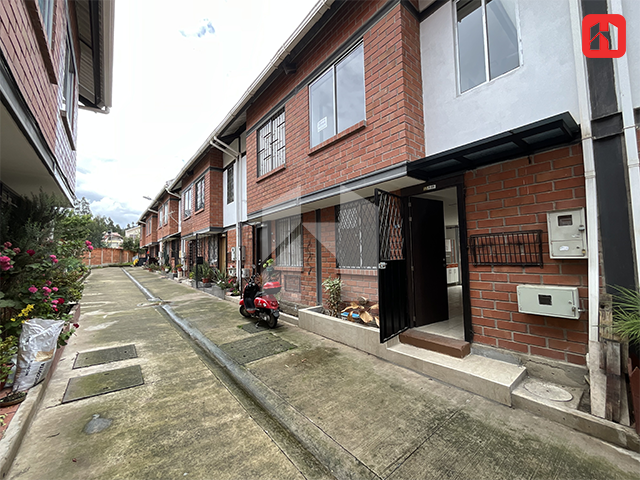 Vendo casa en #Cuenca – Sector Condominio Los Capulíes (CV4032)