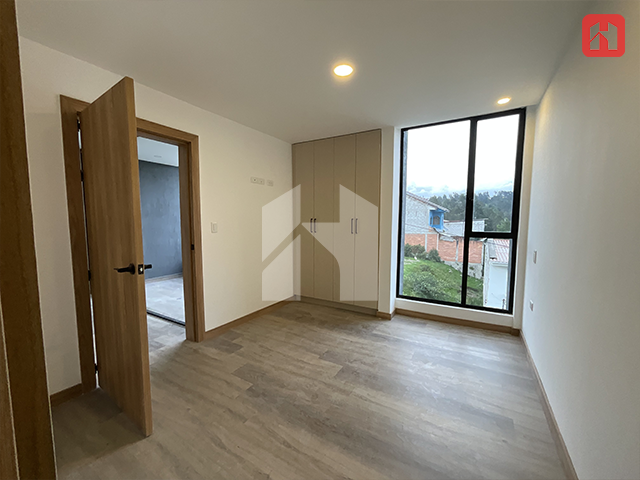 Vendo casa en Cuenca sector Mall de Racar. Aplica crédito VIP (CV3814)