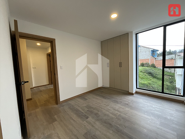 Vendo casa en Cuenca sector Mall de Racar. Aplica crédito VIP (CV3814)