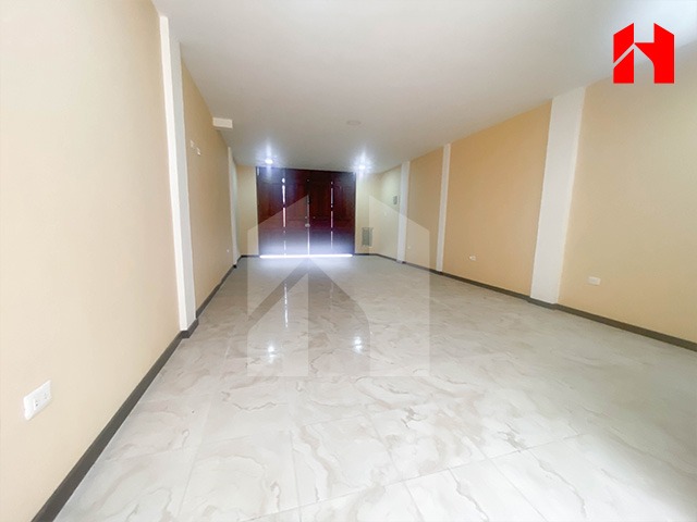 Arriendo Local Comercial en Cuenca sector Mercado 3 de Noviembre (AR3473)