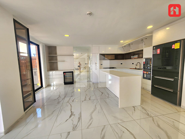 Vendo departamento de lujo en Cuenca – sector El Batán (DP4054)