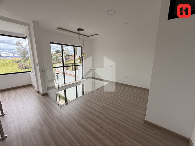 Vendo casa en Cuenca – sector Mall de Racar (CV4041)