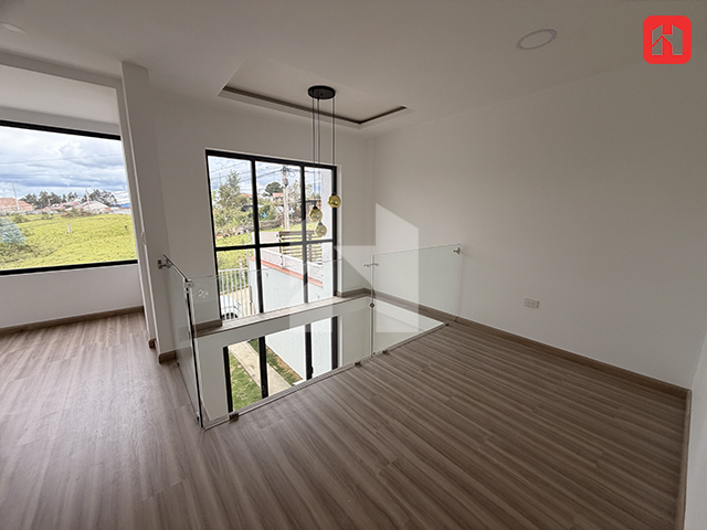 Vendo casa en Cuenca – sector Mall de Racar (CV4041)