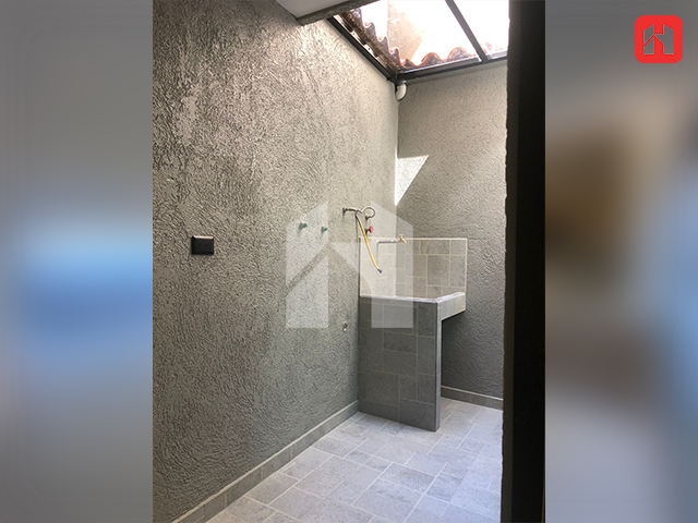 Vendo casa rentera de 3 departamentos en Cuenca – sector Feria Libre (CC4050)