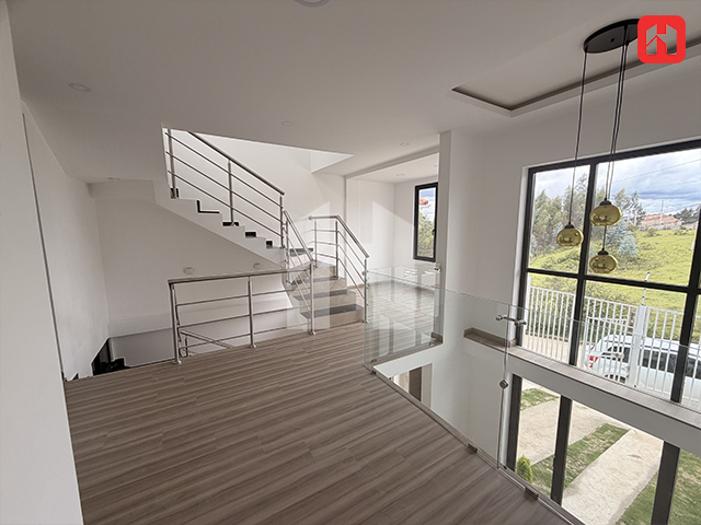 Vendo casa en Cuenca – sector Mall de Racar (CV4041)