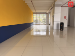 Rento Local en plaza comercial en Cuenca-sector Narancay (AR4059)