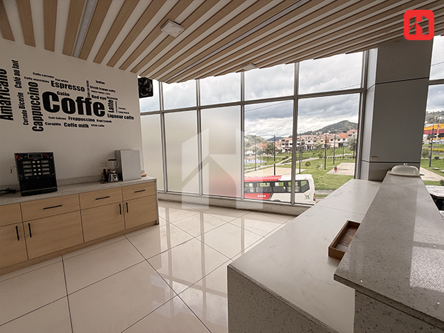 Rento local en Plaza Comercial en Cuenca – sector Narancay (AR4058)
