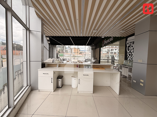 Rento local en Plaza Comercial en Cuenca – sector Narancay (AR4058)