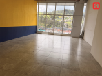 Rento Local en plaza comercial en Cuenca-sector Narancay (AR4059)