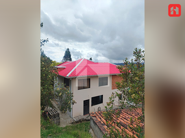 Vendo casa con amplio terreno en Tarqui – Sector El Verde (CV4077)