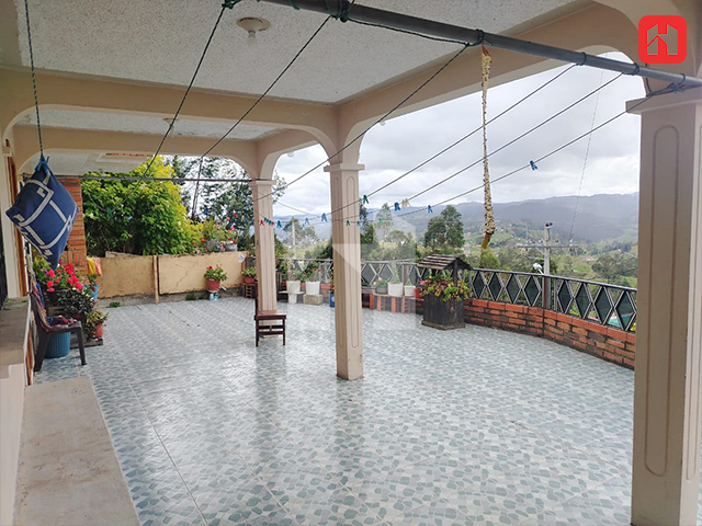 Vendo casa con amplio terreno en Tarqui – Sector El Verde (CV4077)
