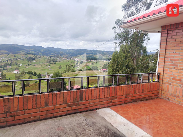 Vendo casa con amplio terreno en Tarqui – Sector El Verde (CV4077)
