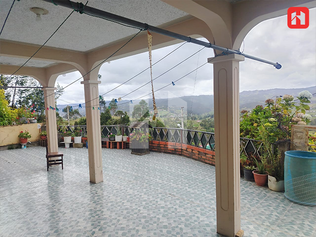 Vendo casa con amplio terreno en Tarqui – Sector El Verde (CV4077)