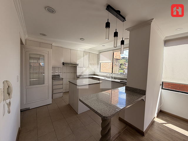 🏡 Vendo Departamento triplex en Cuenca – Sector el Punto  (DP3938)