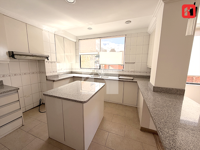 🏡 Vendo Departamento triplex en Cuenca – Sector el Punto  (DP3938)