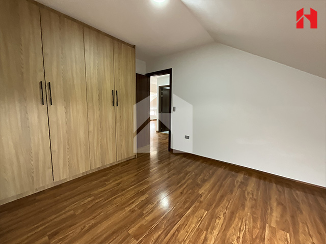 Rento departamento en Cuenca sector Puertas del Sol (AR3290)