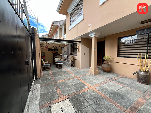 Vendo casa rentera en Cuenca – sector Unidad Nacional (CV4129)