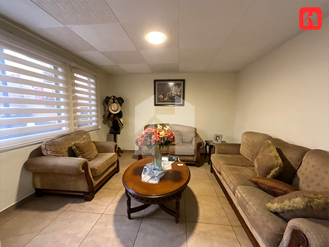 Vendo casa rentera en Cuenca – sector Unidad Nacional (CV4129)