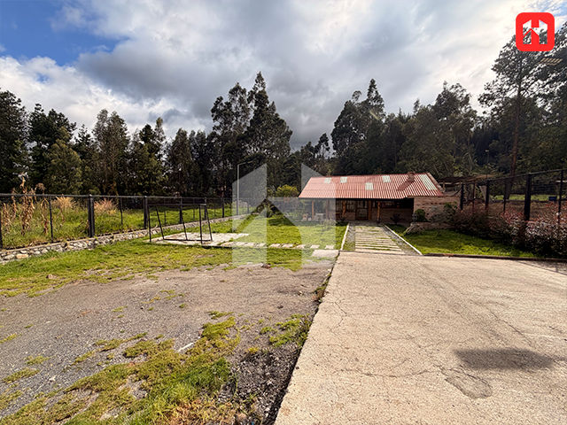 Arriendo casa con amplio espacio verde en Cuenca – Sector Rio Amarillo (AR4081)