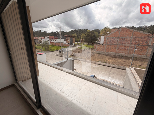 Vendo casa dentro de urbanización privada en Cuenca – Sector Ochoa León(CV4085)