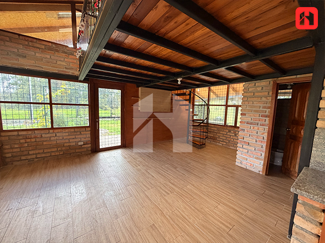 Arriendo casa con amplio espacio verde en Cuenca – Sector Rio Amarillo (AR4081)