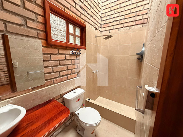Arriendo casa con amplio espacio verde en Cuenca – Sector Rio Amarillo (AR4081)