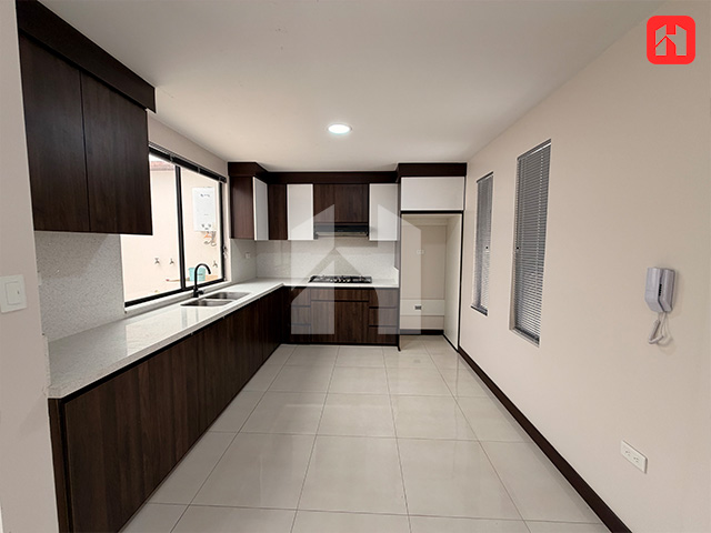 Vendo casa dentro de Condominio en Cuenca – Sector Ochoa León (CV4097)