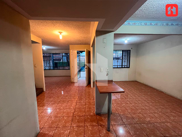 ARRIENDO CASA ACONDICIONADA PARA NEGOCIO EN CUENCA SECTOR RACAR (AR3697)
