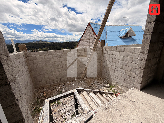 Vendo casa en Cuenca sector Quinta Chica.Aplica crédito VIP (CV3817)