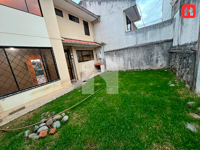 ARRIENDO CASA ACONDICIONADA PARA NEGOCIO EN CUENCA SECTOR RACAR (AR3697)