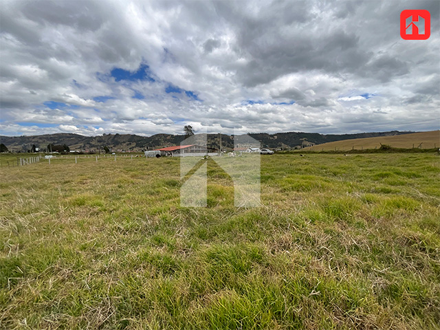 Vendo terreno plano en Cuenca sector entrada Tarqui (ST4131)