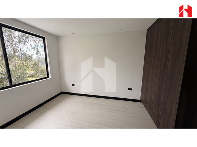 Vendo casa en Cuenca sector Mall de Racar (CV3983)