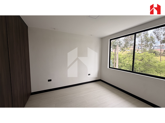 Vendo casa en Cuenca sector Mall de Racar (CV3983)