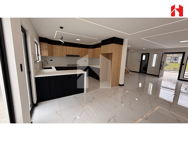 Vendo casa en Cuenca sector Mall de Racar (CV3983)