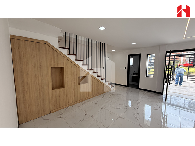 Vendo casa en Cuenca sector Mall de Racar (CV3983)