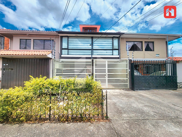 Vendo casa en Cuenca – sector Av. Gonzáles Suárez/Gran Aki (CV4182D)