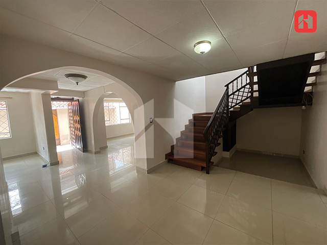 Arriendo hermosa Casa en Cuenca – Sector Av. Pumapungo (AR3853)