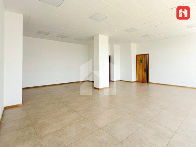 Arriendo local comercial en Cuenca – Av. Remigio Tamaríz (AR4184D)