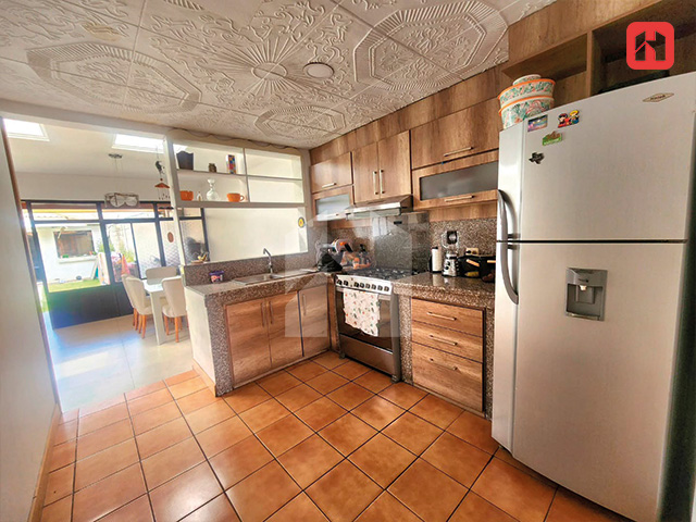 Vendo casa en Cuenca – sector Av. Gonzáles Suárez/Gran Aki (CV4182D)