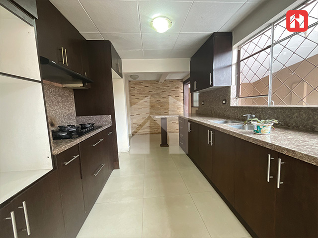 Arriendo hermosa Casa en Cuenca – Sector Av. Pumapungo (AR3853)