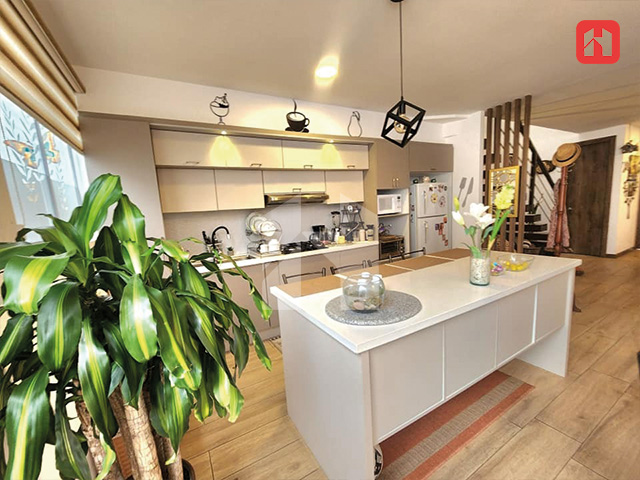 Vendo casa en Cuenca – sector Av.1ero de Mayo en urbanización privada (CV4183D)